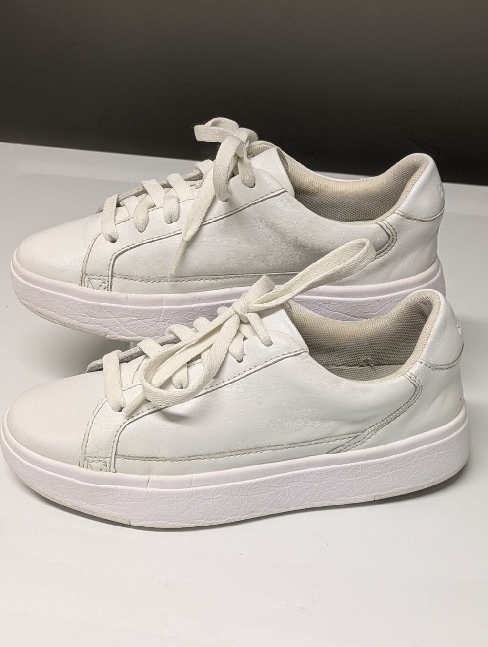Kizik Dublin Hands Free Leather Sneakers Off White Women 7 Wide Men 5.5 W
